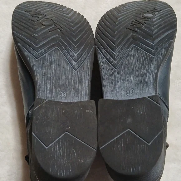 Naot Groovy Leather Boot, Women's Size 7